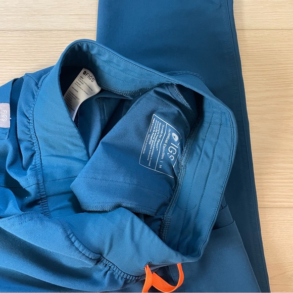 Figs Scrub Set - Picture 5 of 6